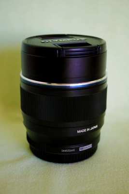 Olympus M.Zuiko Digital ED 75mm F1.8 Black Lens in Box 