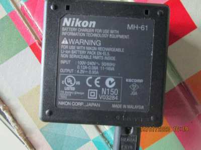 nikon mh-61 genuine Charger used.