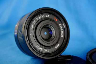 Sony Carl Zeiss Sonnar T* 35mm F2.8 ZA FE Prime Fixed Lens