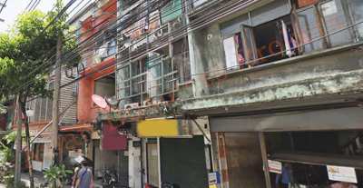 0133023 3-Level Single Shophouse near Phra Khanong BTS for Rent