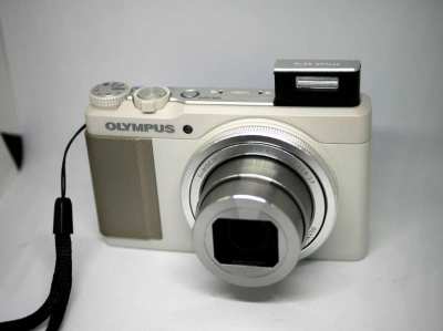 Olympus Stylus XZ-10 26-130mm f1.8-2.7 lens 