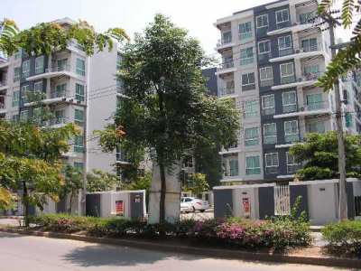 Neat and fully furnished 1 bedroom condo for sale in Chiang Mai.