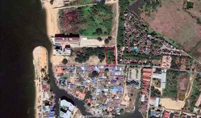 Land in Na Jomtien close to the sea