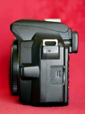 OLYMPUS EVOLT E-500 Four Thirds system 4/3 DSLR Camera