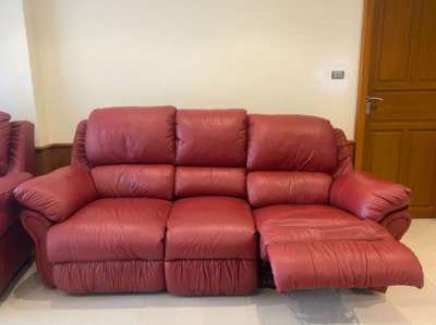 Sofa and 2 Lounge Chairs - Leather in exc. condition
