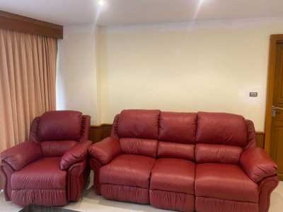 Sofa and 2 Lounge Chairs - Leather in exc. condition