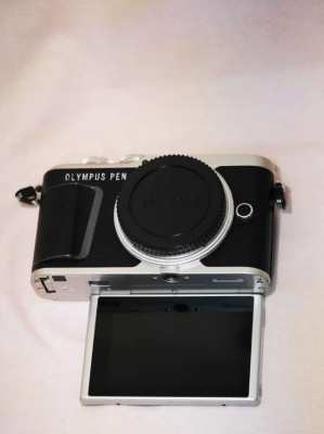 Olympus Pen E-PL9 Mirrorless Digital Camera Black Silver Body