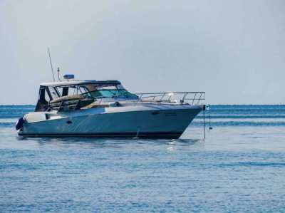 40ft Riviera M400 (Twin Volvo Penta Diesels) with renovation in 2019