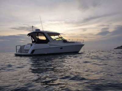 40ft Riviera M400 (Twin Volvo Penta Diesels) with renovation in 2019