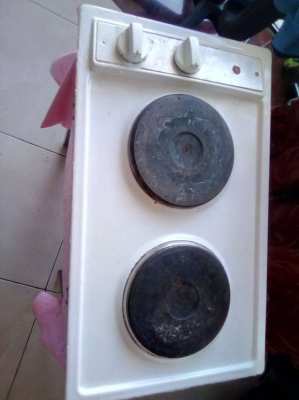  ELECTRIC COOKERS =THIS ONE IS PLACED N INSERTED IN A COUNTER 
