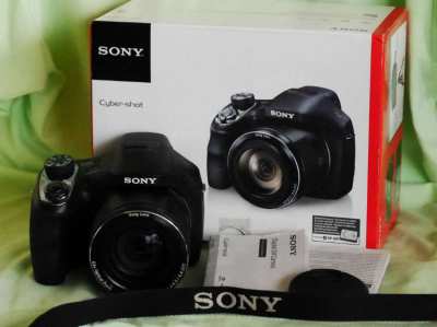 Sony H400, 63x Optical Zoom 24.5-1550mm in Box