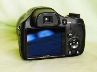 Sony H400, 63x Optical Zoom 24.5-1550mm in Box