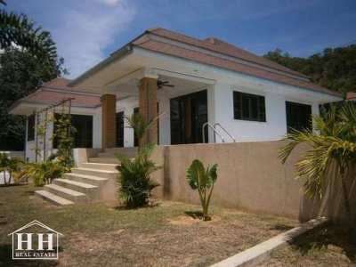 House for rent 3 bedroom 2 bathroom with swimming pool,near the beach