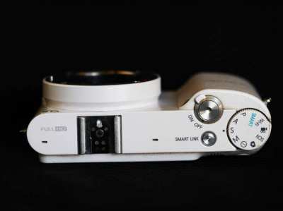 Samsung NX1000 Wi-Fi White Mirrorless Digital Camera Body