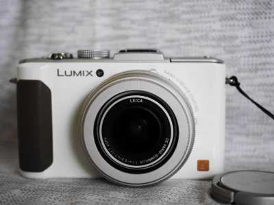 Panasonic Lumix LX7 camera in Box with Leica F1.4 lens