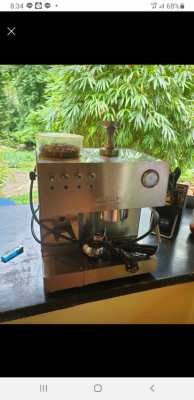 Ascasso Espresso machine with integrated grinder