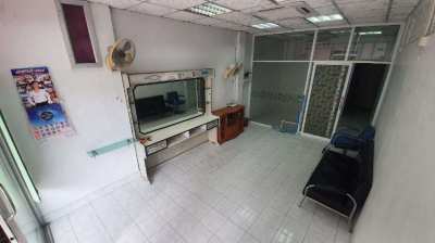 SHOPHOUSE NEAR SOI SOI BUAKHAOFOR RENT WITH ROOMS FOR RENT!