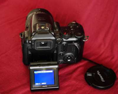 Fuji Fujifilm FinePix S9500 (S9000) Digital Black Camera 