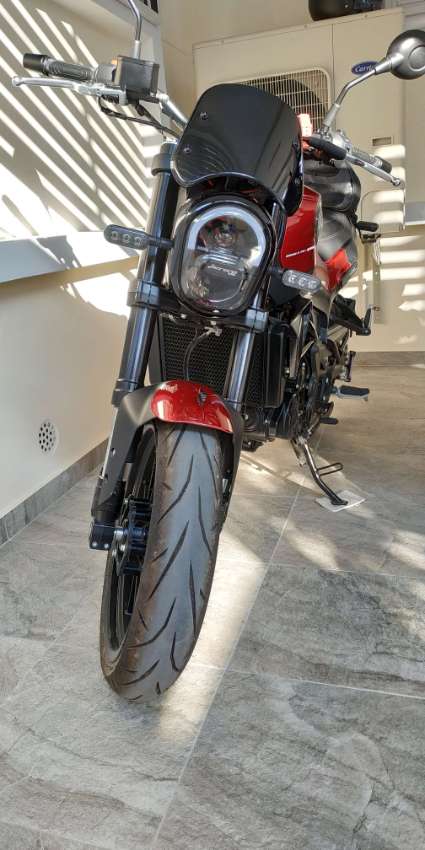 Hot! Benelli Leoncino 250 - only 400km!