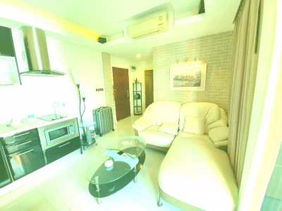 1 bed condo for sale.  Over 50% of the price paid by the owner. !!!!