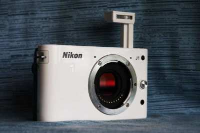 Nikon 1 J1  Mirrorless Digital Camera White Body