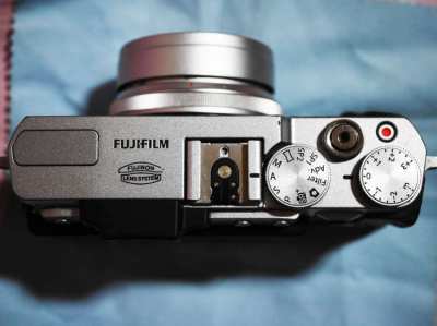 Fujifilm X30 Digital Wi-Fi Camera with F2.0-2.8 Fujinon Zoom Lens