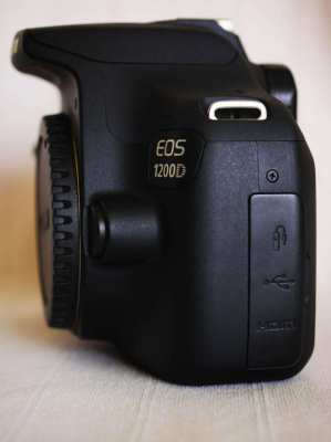 Canon EOS 1200D Rebel T5 Kiss X70 Black body