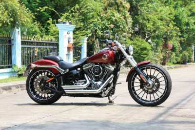 Harley Davidson Breakout 2017 excellent condition