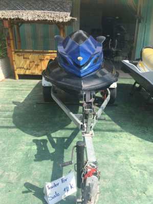 Lot of 4 Jetskis (cases only) + 2 engine (repair required) 