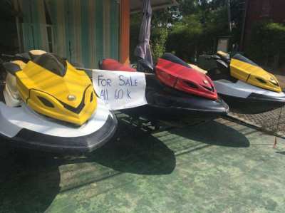 Lot of 4 Jetskis (cases only) + 2 engine (repair required) 