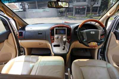2010(mfd ’09) Hyundai H1 2.5 Maesto Deluxe Van A/T