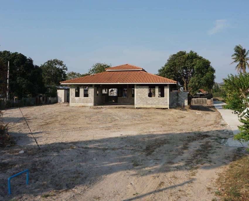Unfinished villa on 1 rai plot ready to be taken over and built out 