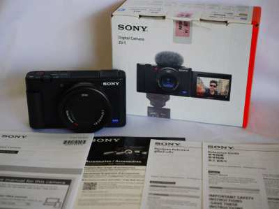 Sony ZV-1 Vlog camera in Box with Carl ZEISS Vario-Sonnar T* 24-70mm