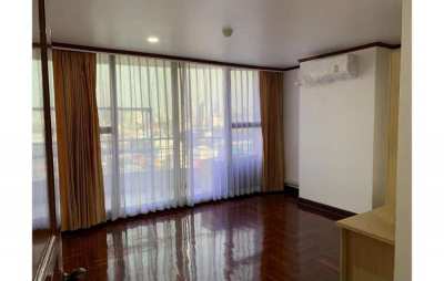 Renovated 2 Bedroom Corner Unit at Supalai Place Condo for Rent