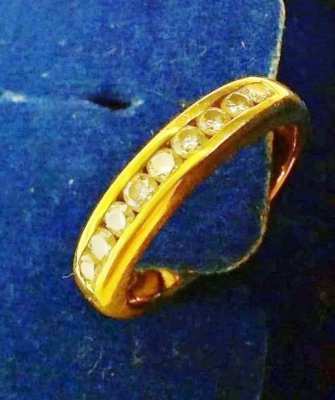 Beautiful Ring with 9 Diamonds for woman