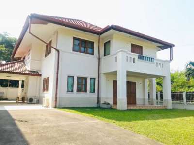 House for sale 1.5 km. from Rimping MeeChok plaza on Maejo Rd.
