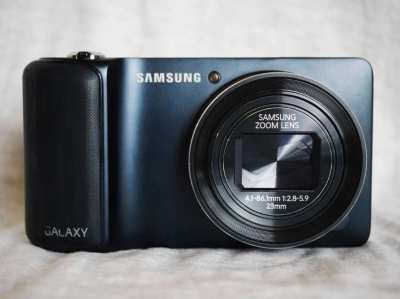 Samsung Galaxy Camera Phone 21X Zoom, Android, 4.8'' LCD 4G LTE Wi-Fi