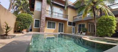Beautiful tropical pool villa for sale in Huay Yai, Pattaya City 