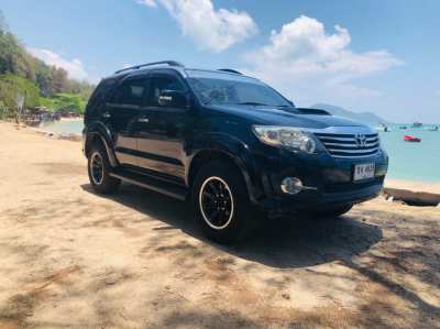 Fortuner Special Edit 3,0 D like new, no accident, serviced by Toyota