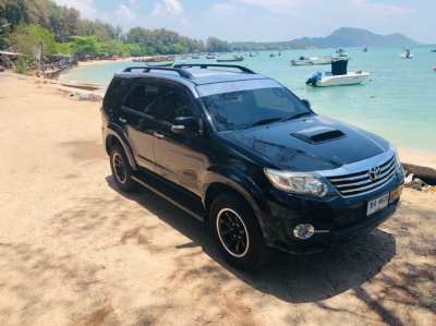 Fortuner Special Edit 3,0 D like new, no accident, serviced by Toyota