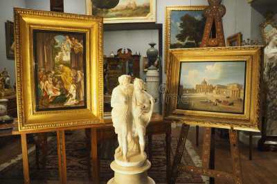 Antiques collector/business partners needed