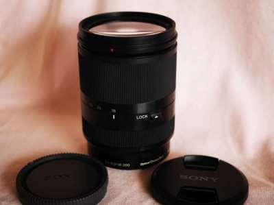 Sony E 18-200mm f3.5-6.3 OSS SEL18200 Black lens