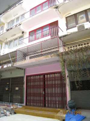 Shophouse for rent, very good location, well renovated, easy access