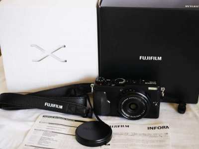 Fujifilm X70 Digital Wi-Fi Camera in Box APS-C X-Trans™ CMOS II sensor