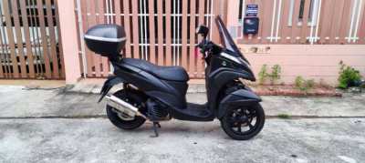 Yamaha Tricity 155cc ABS with top case and many accessories
