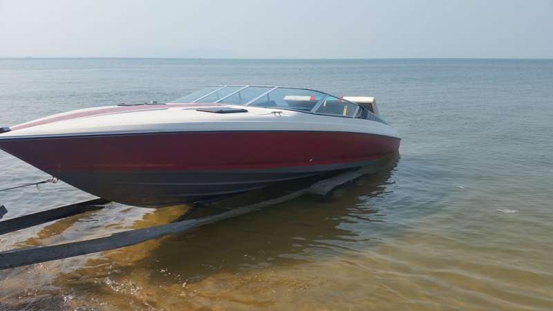Speed Boat - 24 ft Bayliner. USA