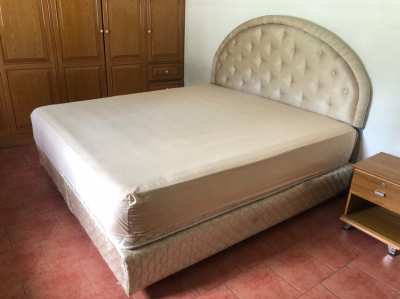 king size Bed (1,85m x 2,00m ) with high-quality mattress ,10000 Baht