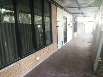 Commercial property for rent on busy road in Phuket