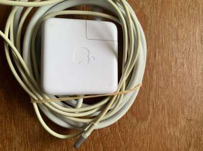 Macbook MAGSAFE charger - in Good working condition