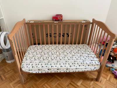 ALMOST NEW BABY KIDS CRIB 